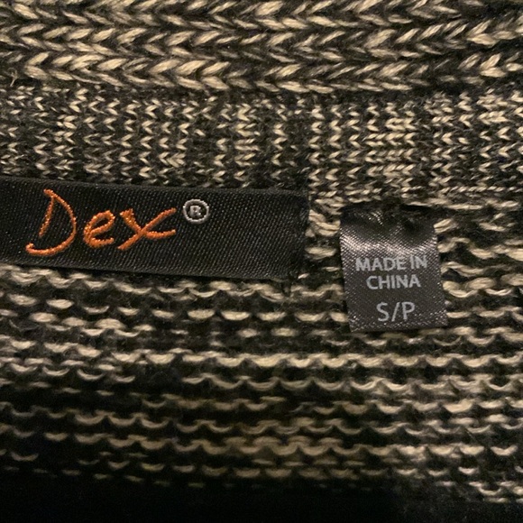 Dex 100% acrylic black/beige hi/lo cardigan. Sz small. VGUC. - Picture 2 of 9